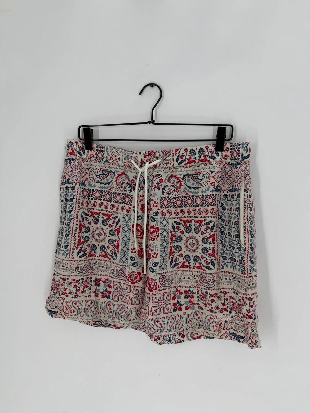 Kith Needlepoint Print Hardaway Silk Blend Paisley Bandana Shorts In Sandrift